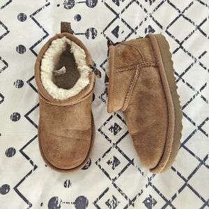 UGG Classic Ultra Mini Boot In Chestnut, Size 12